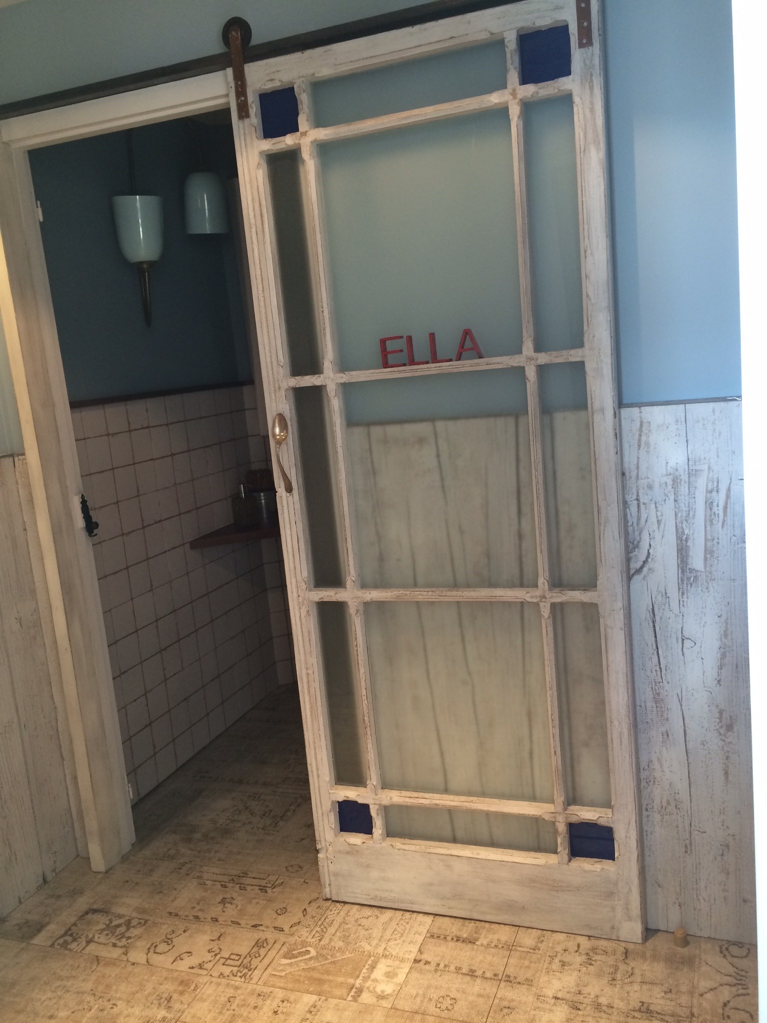 2014 年完成的普罗旺斯风格酒吧设计-4