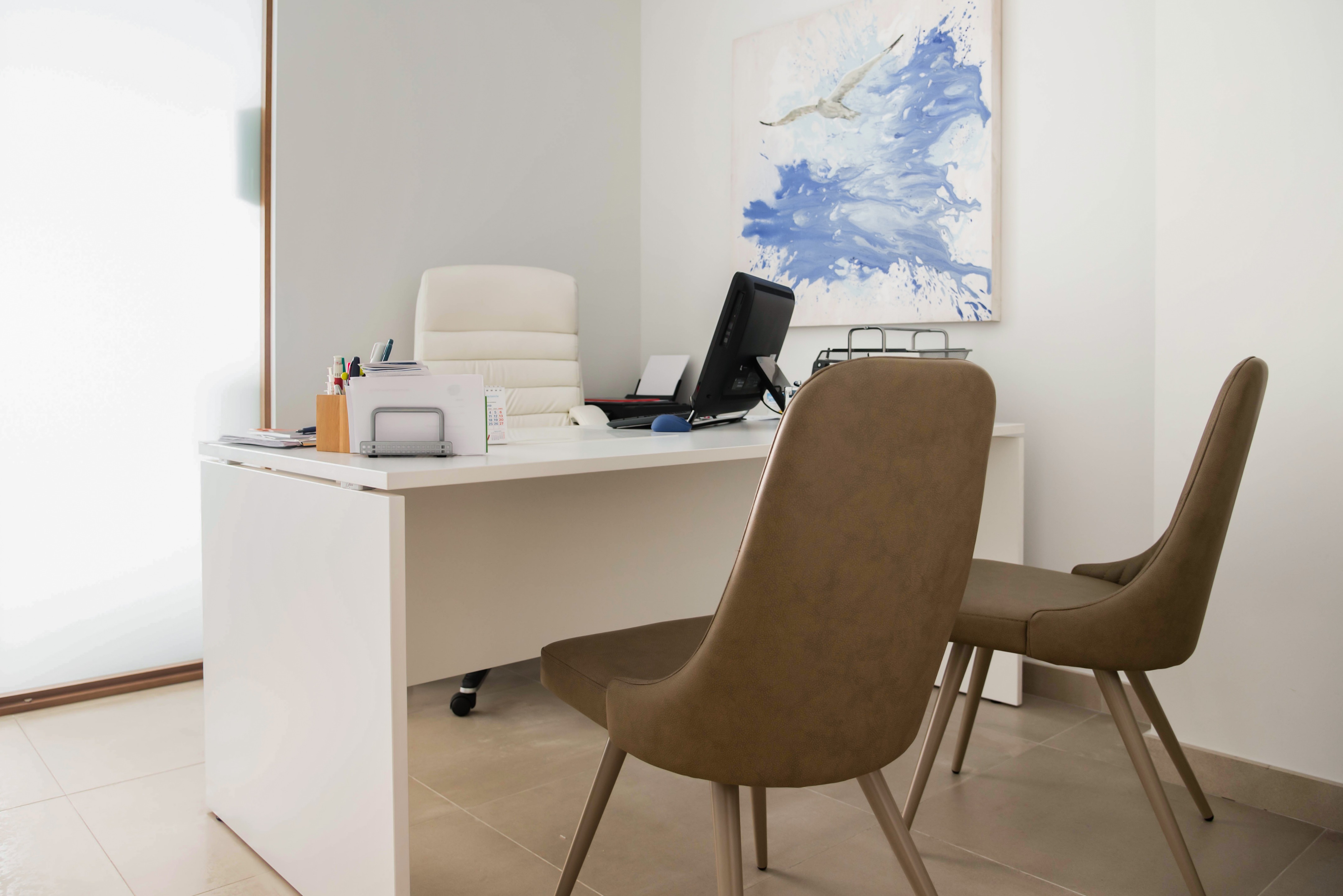 "白色调与高科技材料打造舒适医疗环境"-6