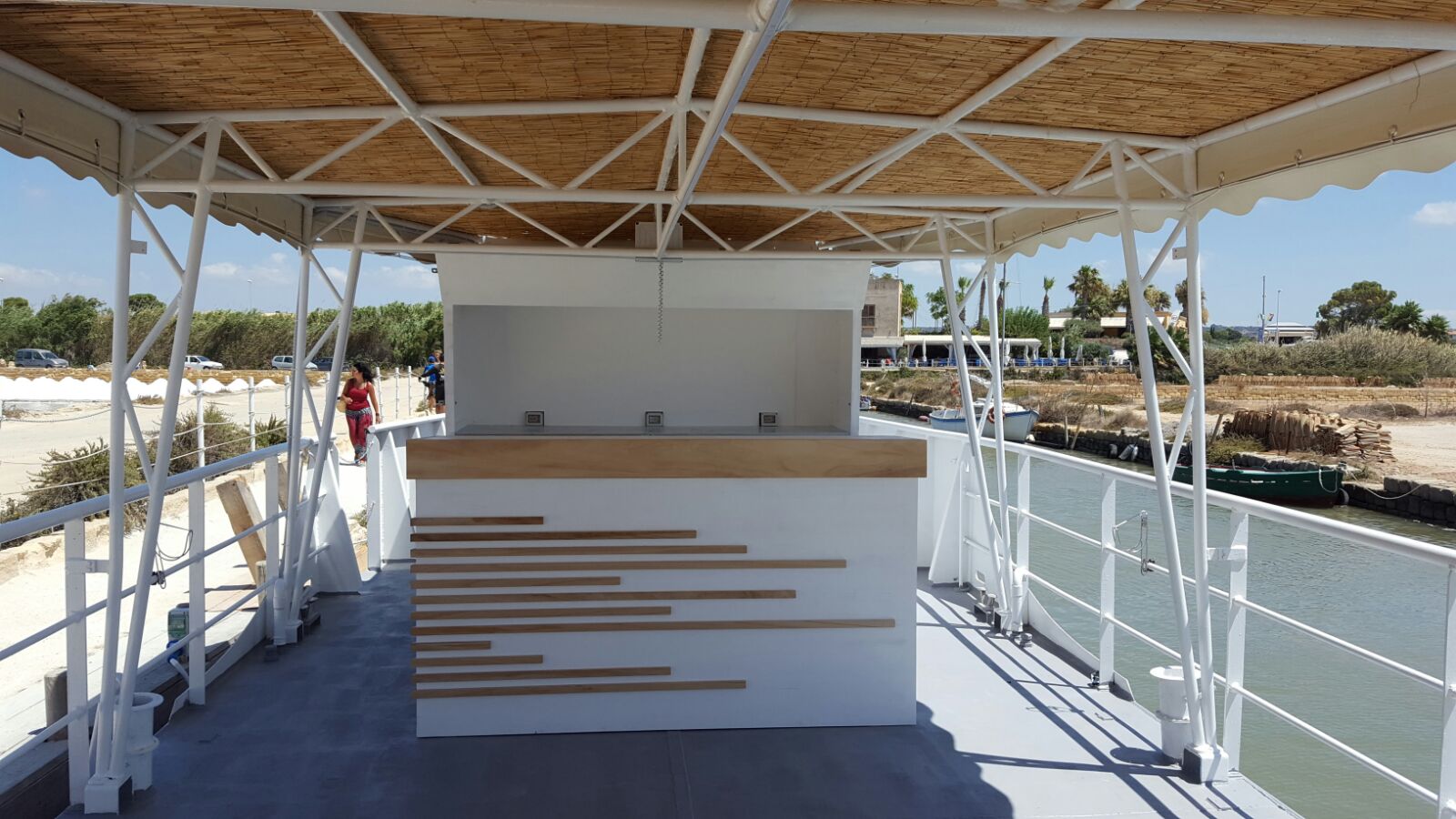 意式风情巴西融合,打造独特船舱酒吧-12