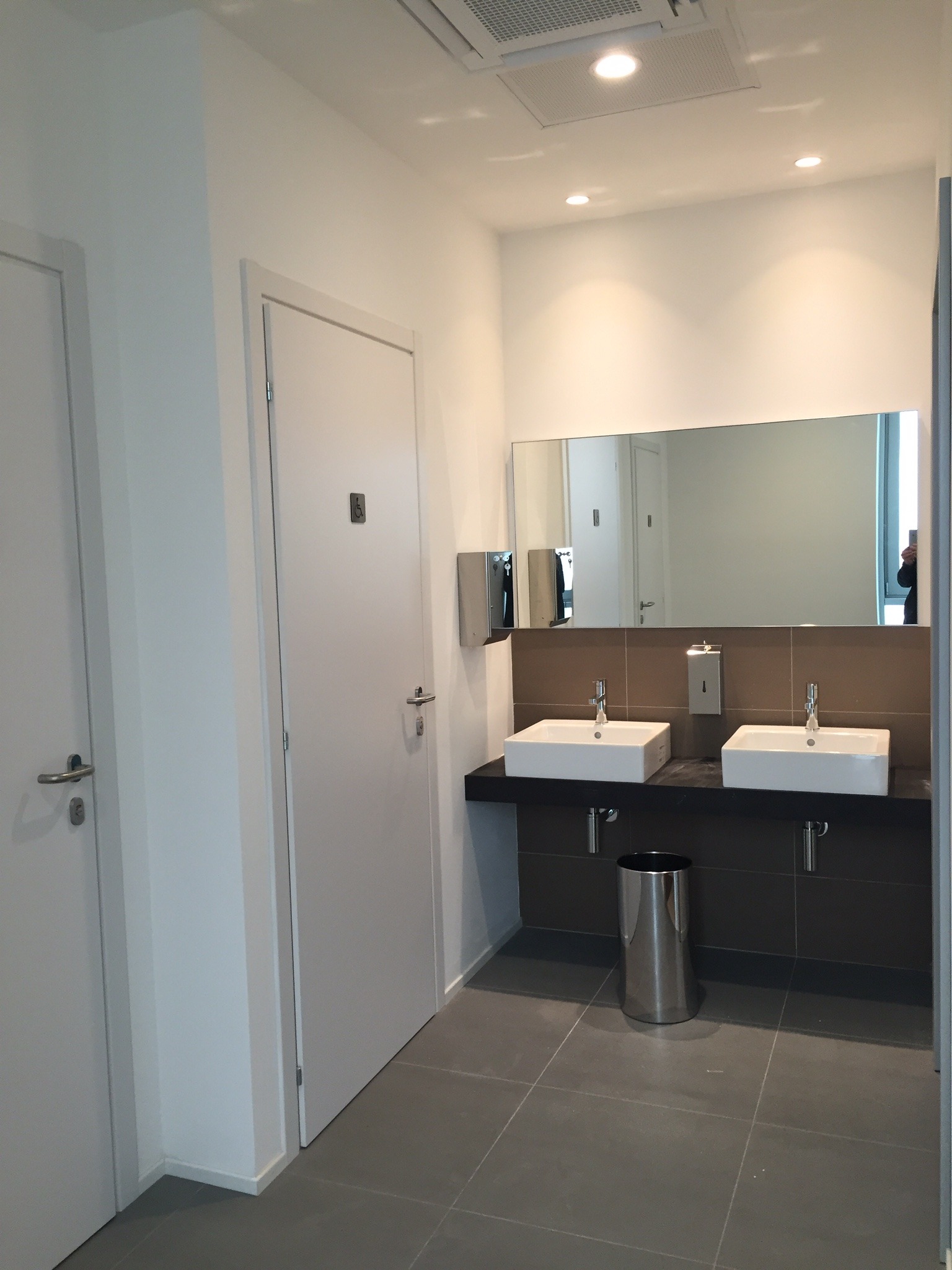 重塑办公空间典范 · 米兰某办公楼翻新-25