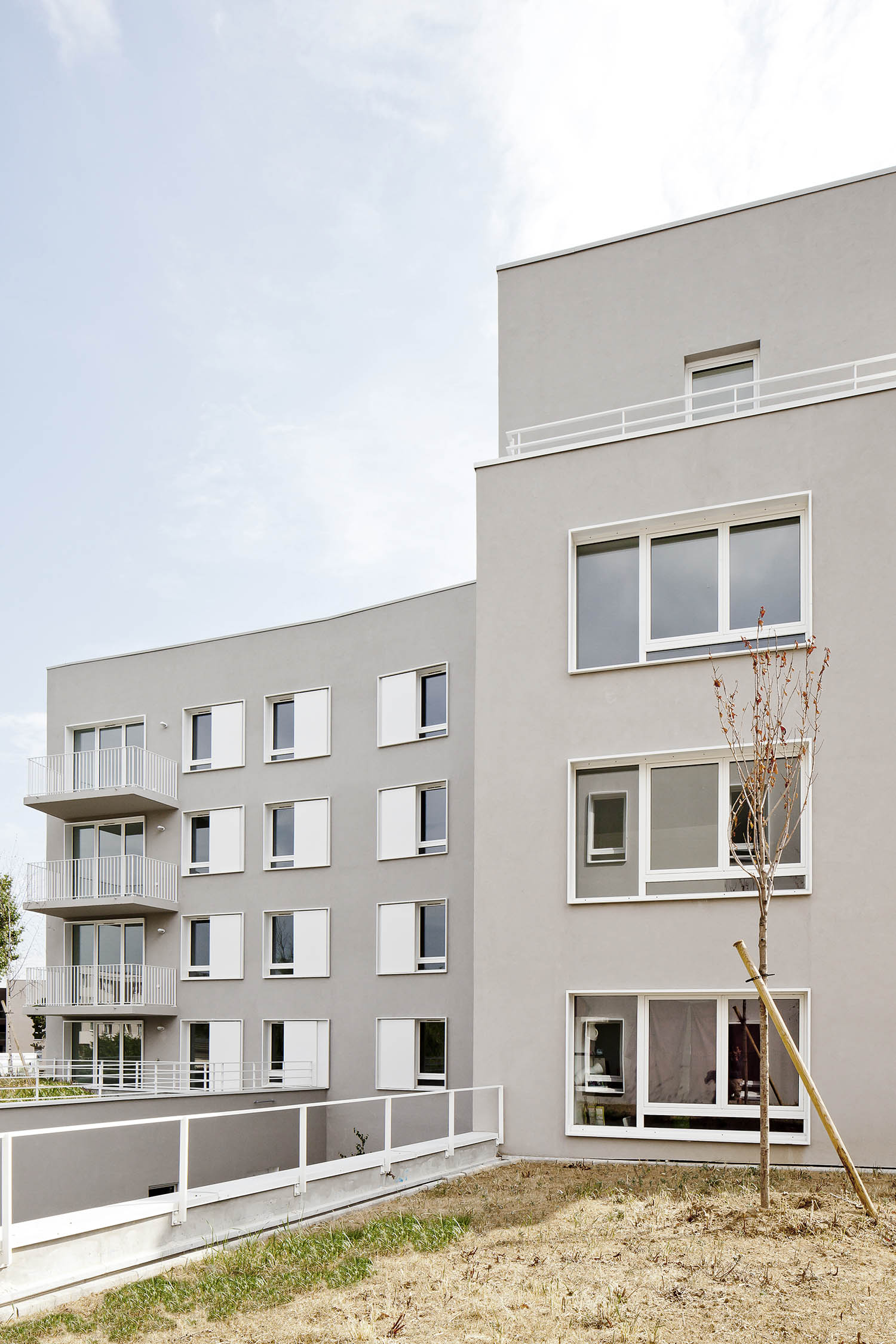 融入城市肌理的绿色住宅设计-8