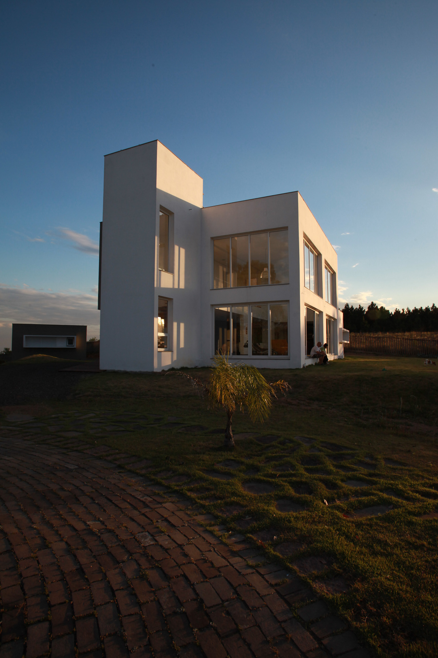 友宅共生 | 融合景观与功能的 445 平米单家庭住宅设计-13