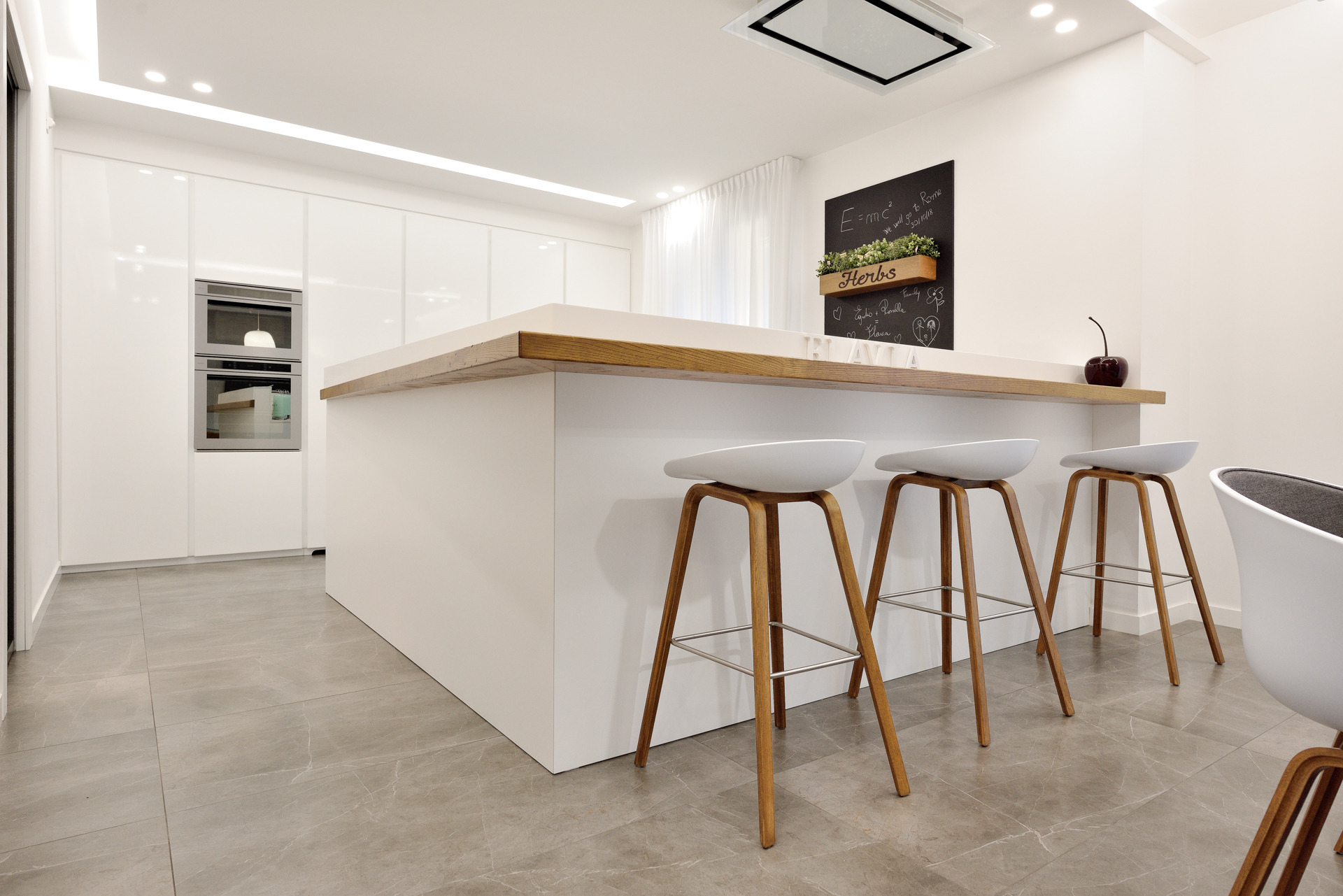 意式风情三层楼别墅设计-10