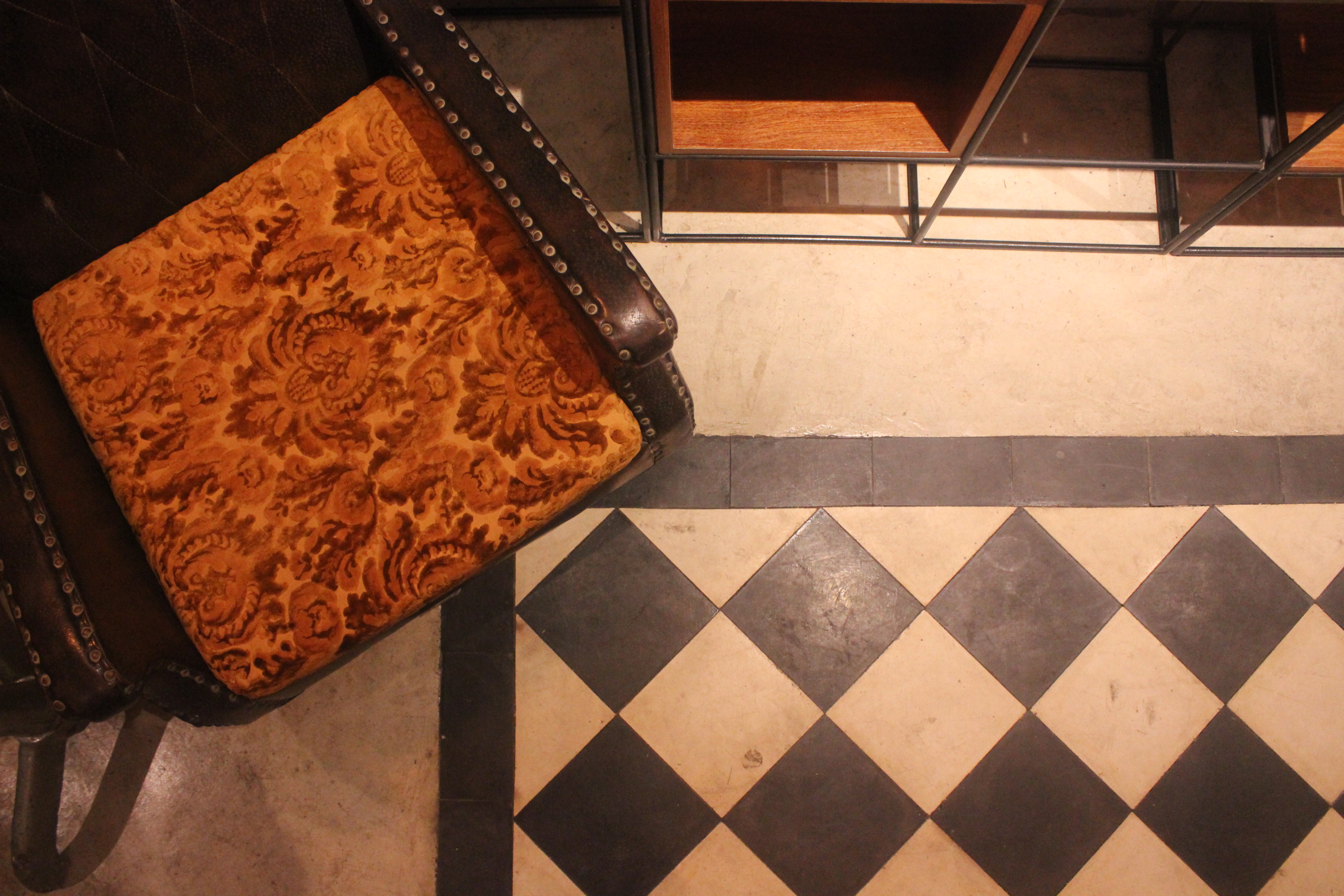 巴西 Madre Teresa 啤酒工坊——工业风展现个性与动态-0