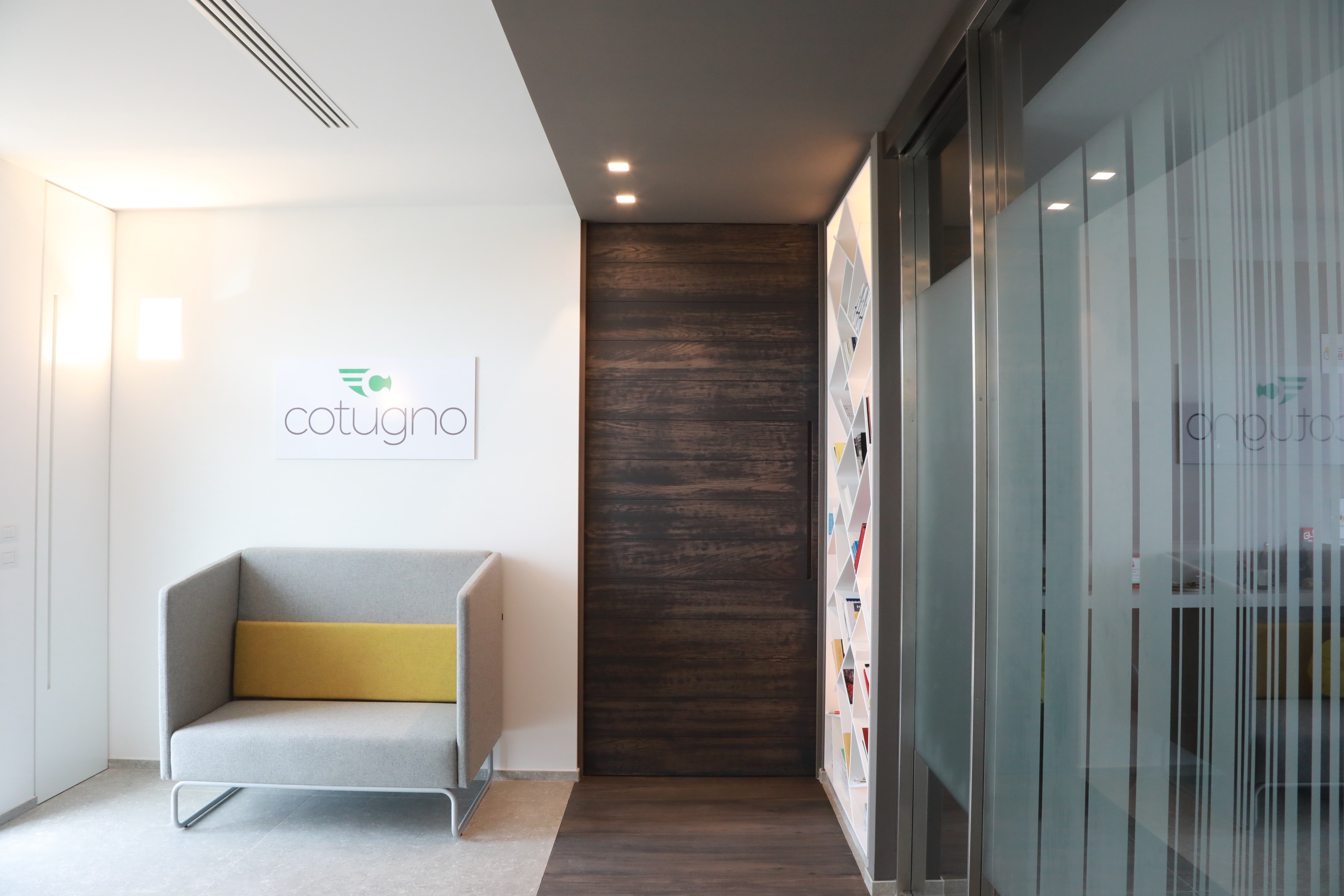 2018 年完成的新总部室内设计——Cotugno srl-3