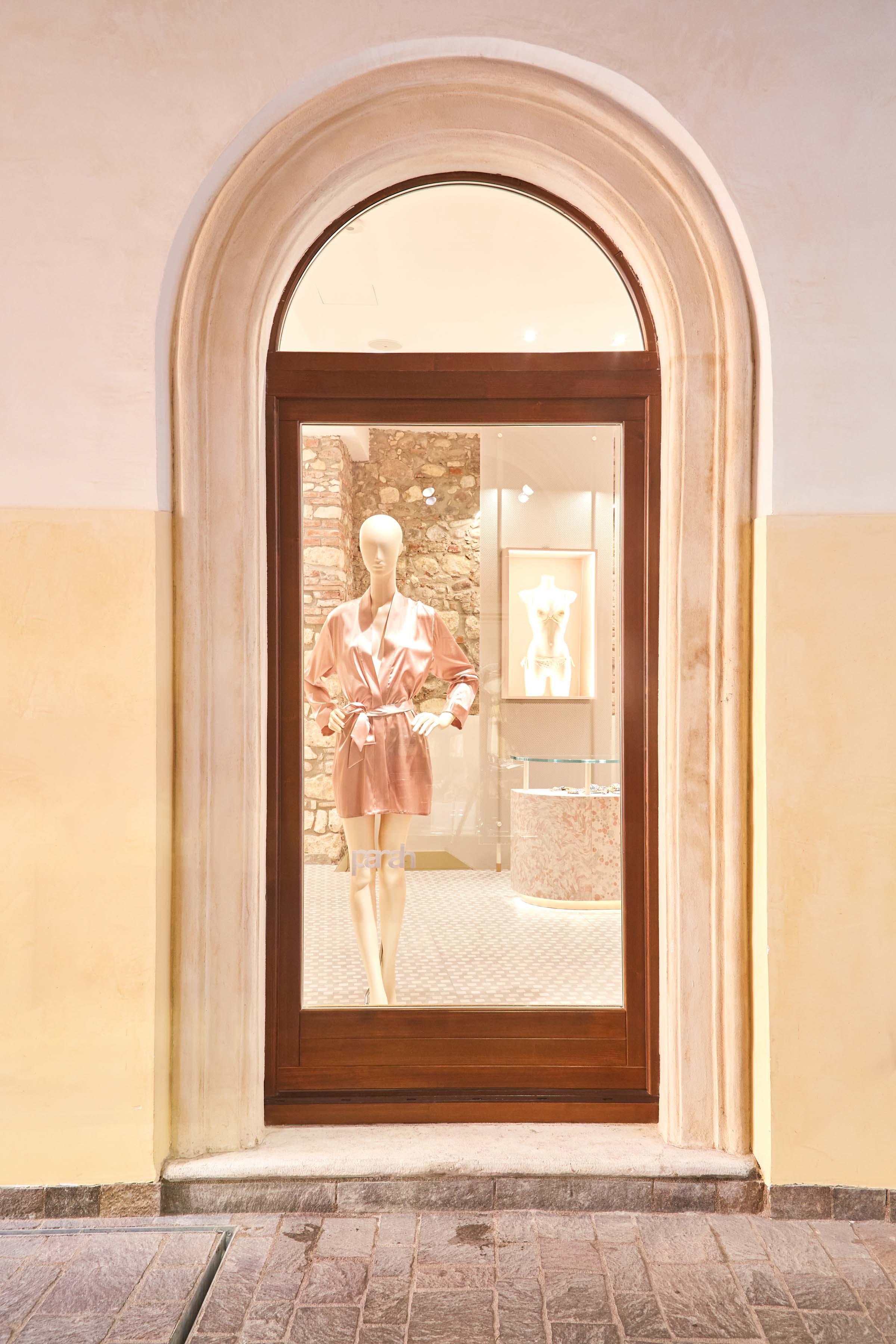 由于创新和精致的精品店-15