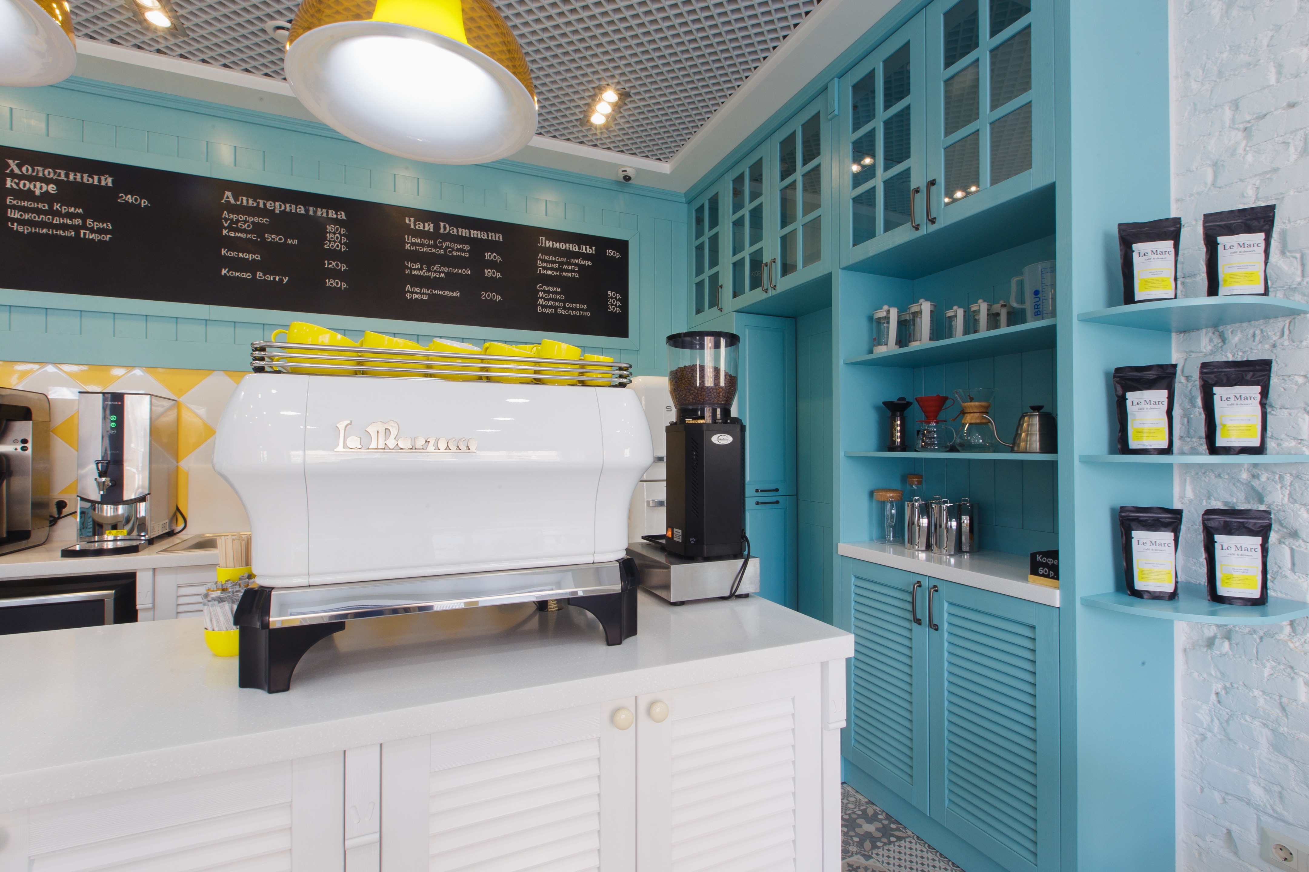 温馨简约,Omsk 城市中心的"Le Marc"咖啡厅-7