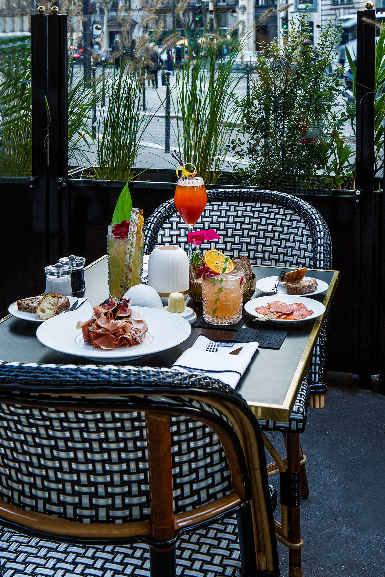 巴黎馥颂酒店 | 粉色与黑色演绎的法式浪漫-60