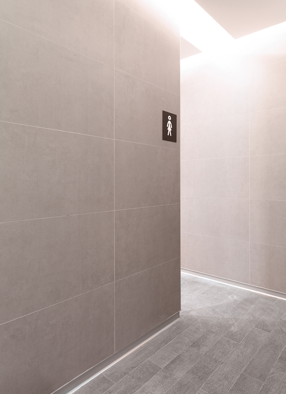 家乐福商场公共卫生间-4