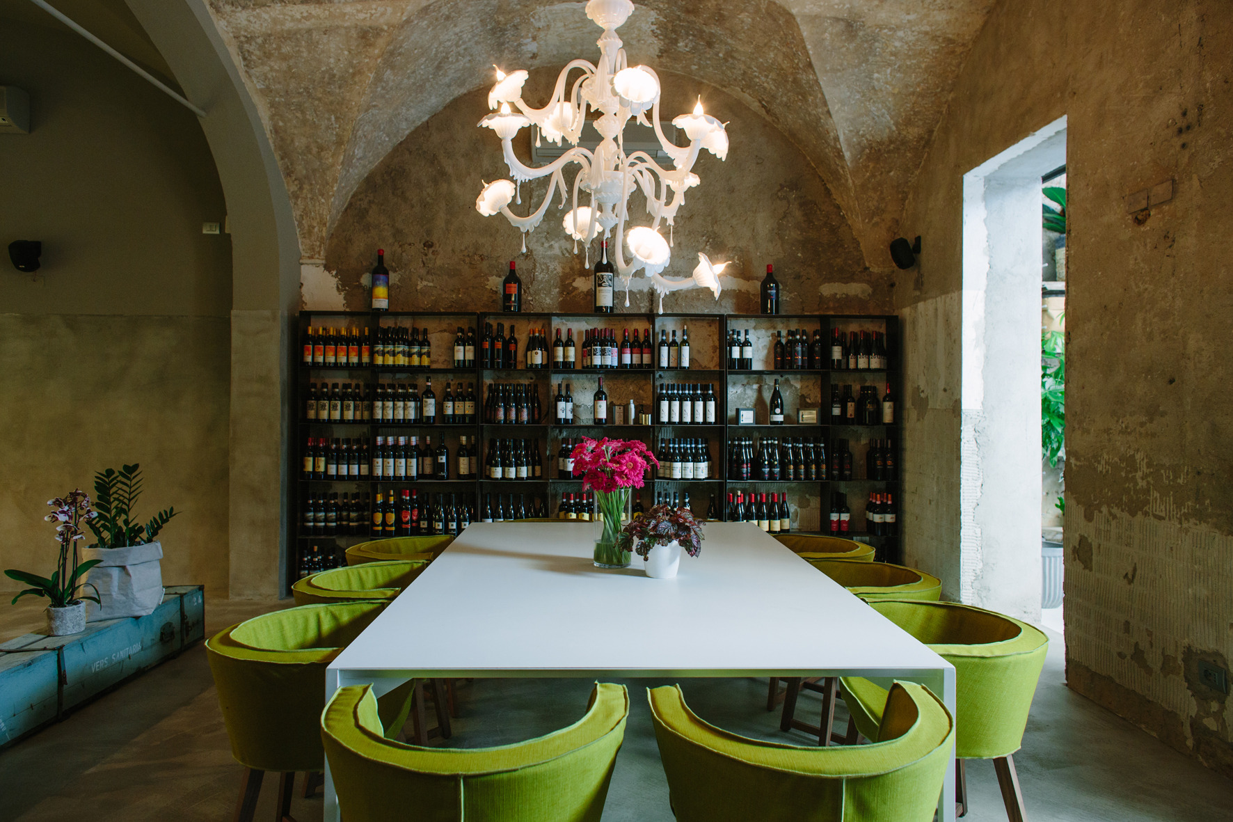 复古韵味与现代设计共融的餐厅空间-54