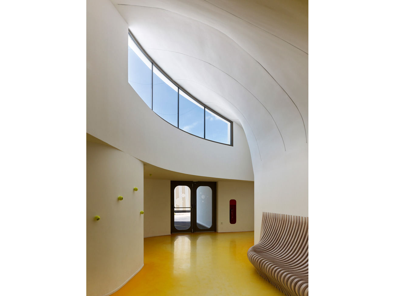 动感轨迹下的网球俱乐部设计-12