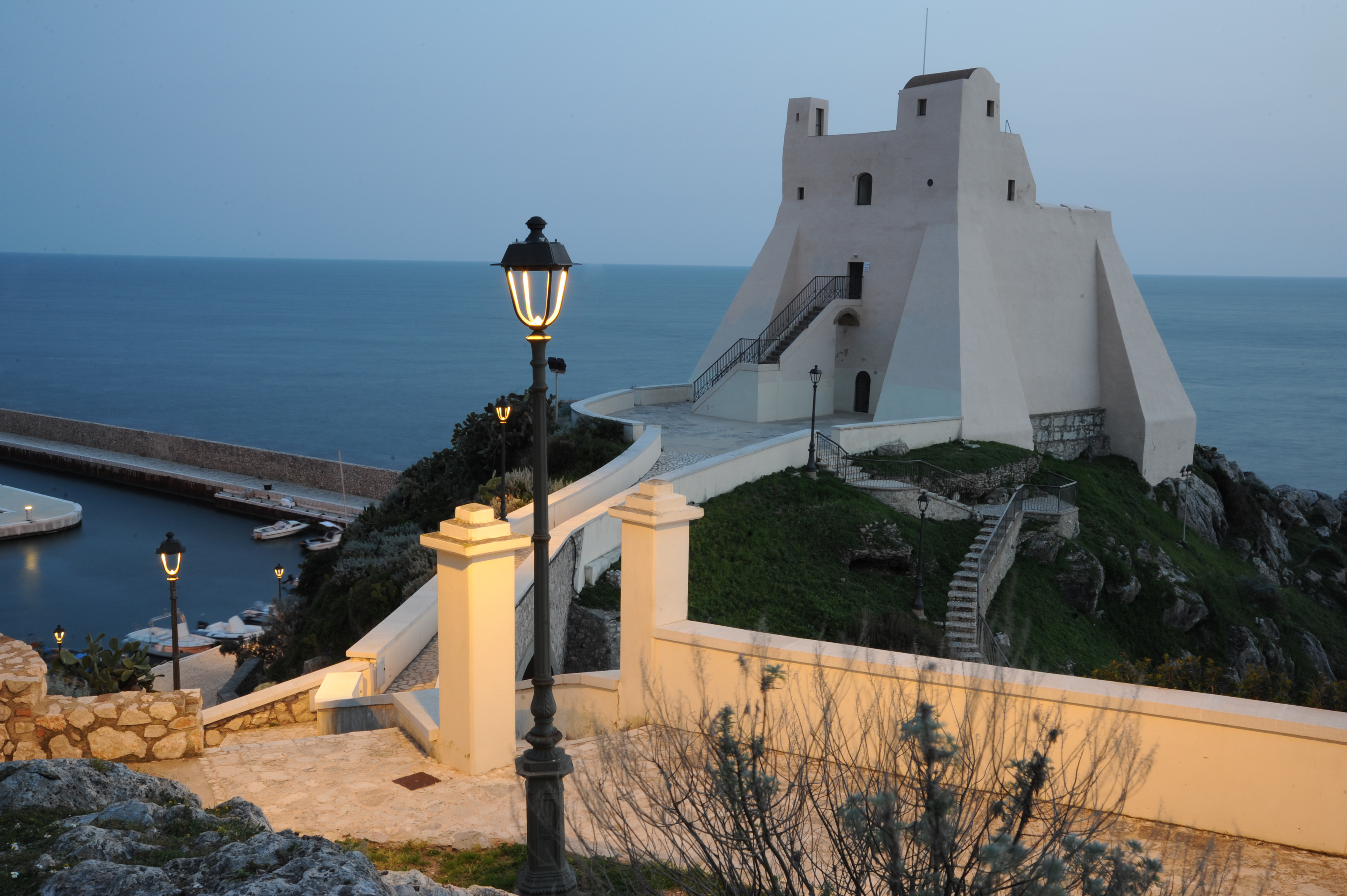 意大利 Sperlonga 城市照明与家具设计-1