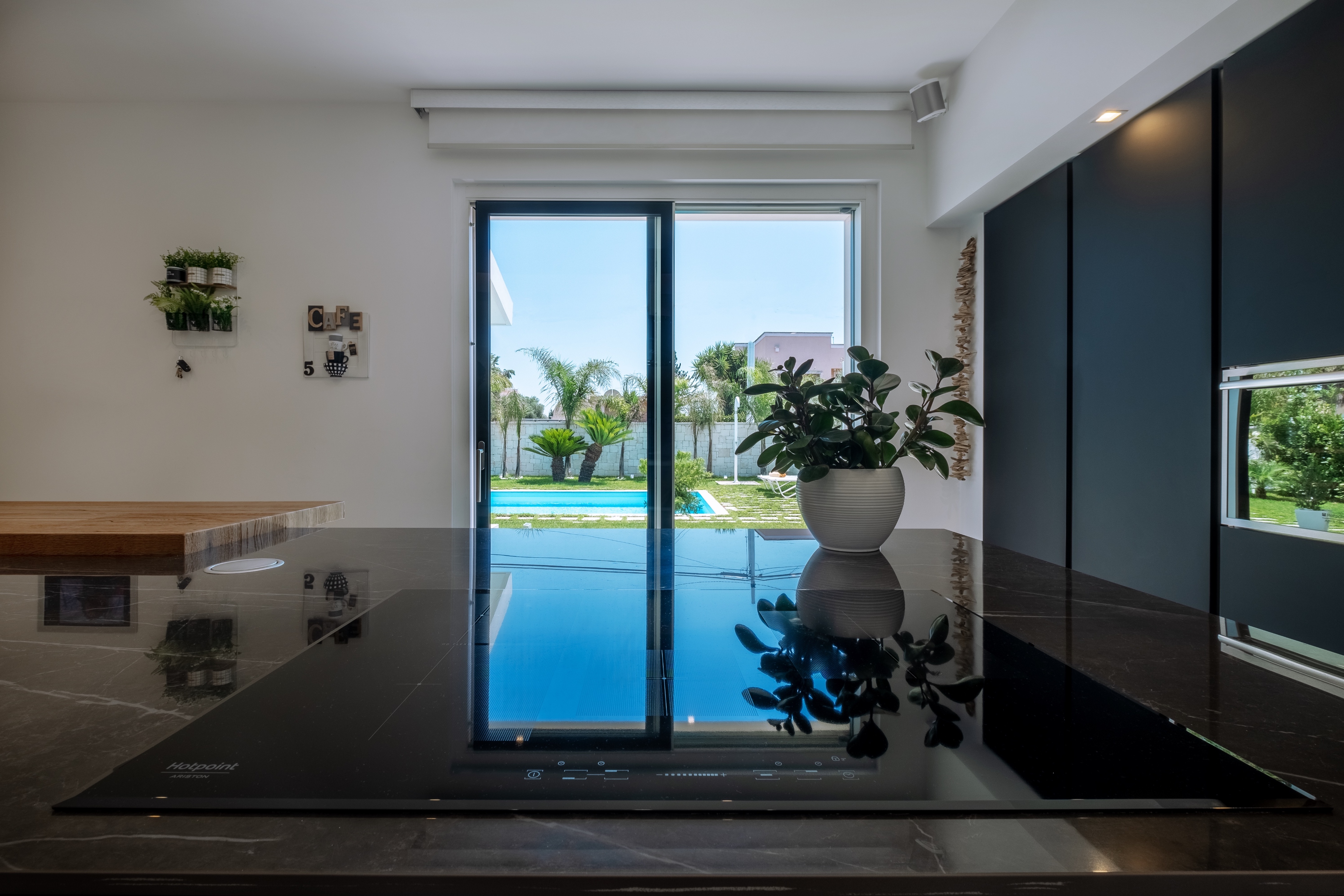 意大利普利亚海景别墅，现代风格与自然融合-12