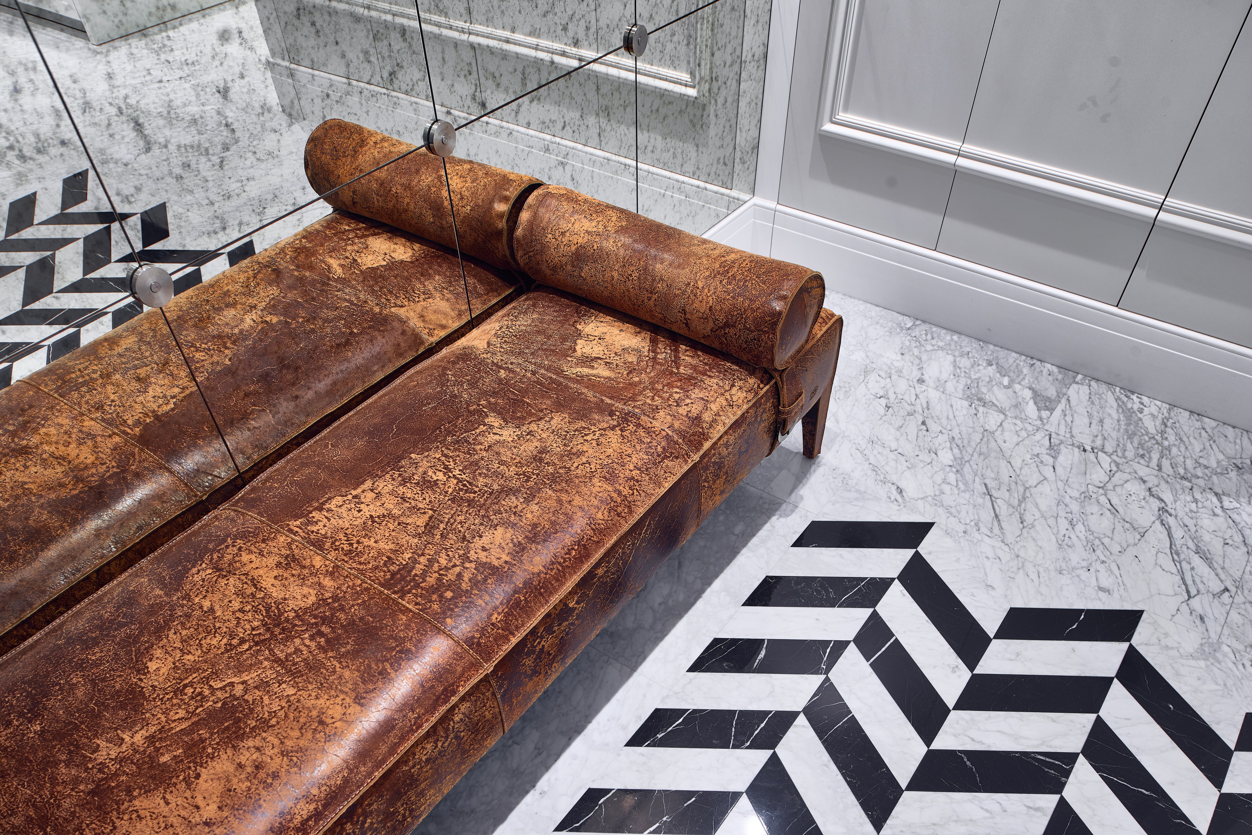 2017 年三层联排别墅影院式客厅设计-7