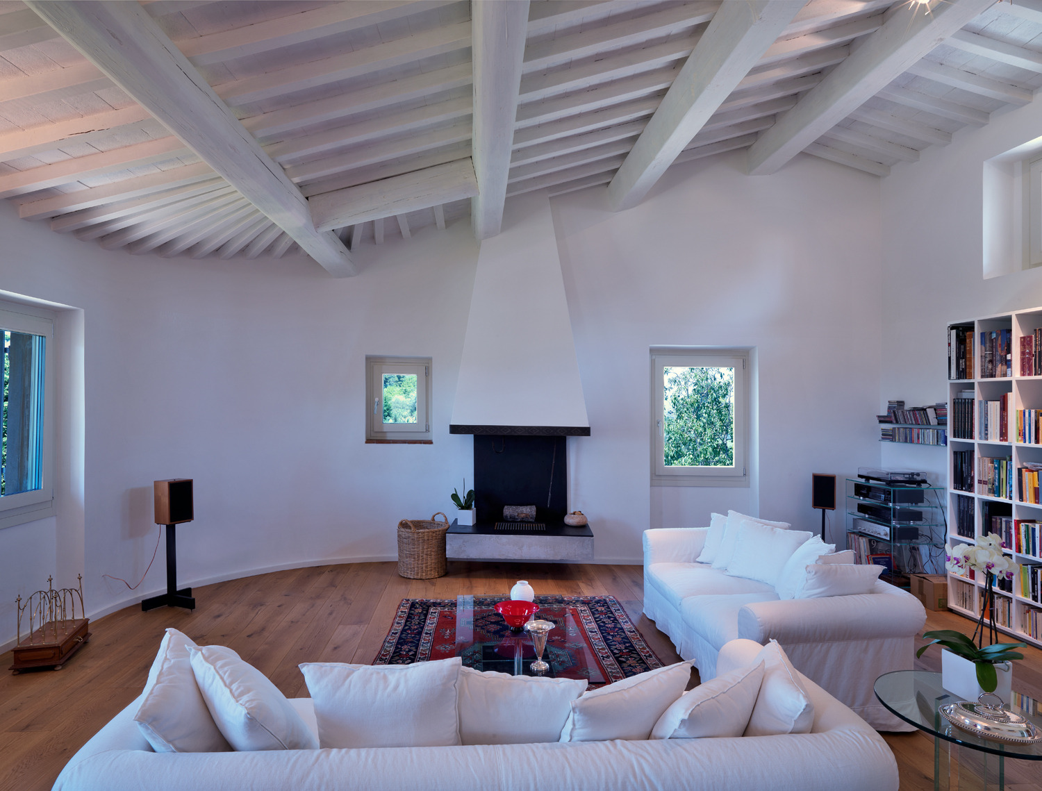 佛罗伦萨百年老宅现代重生，自然光与人工光完美融合-2