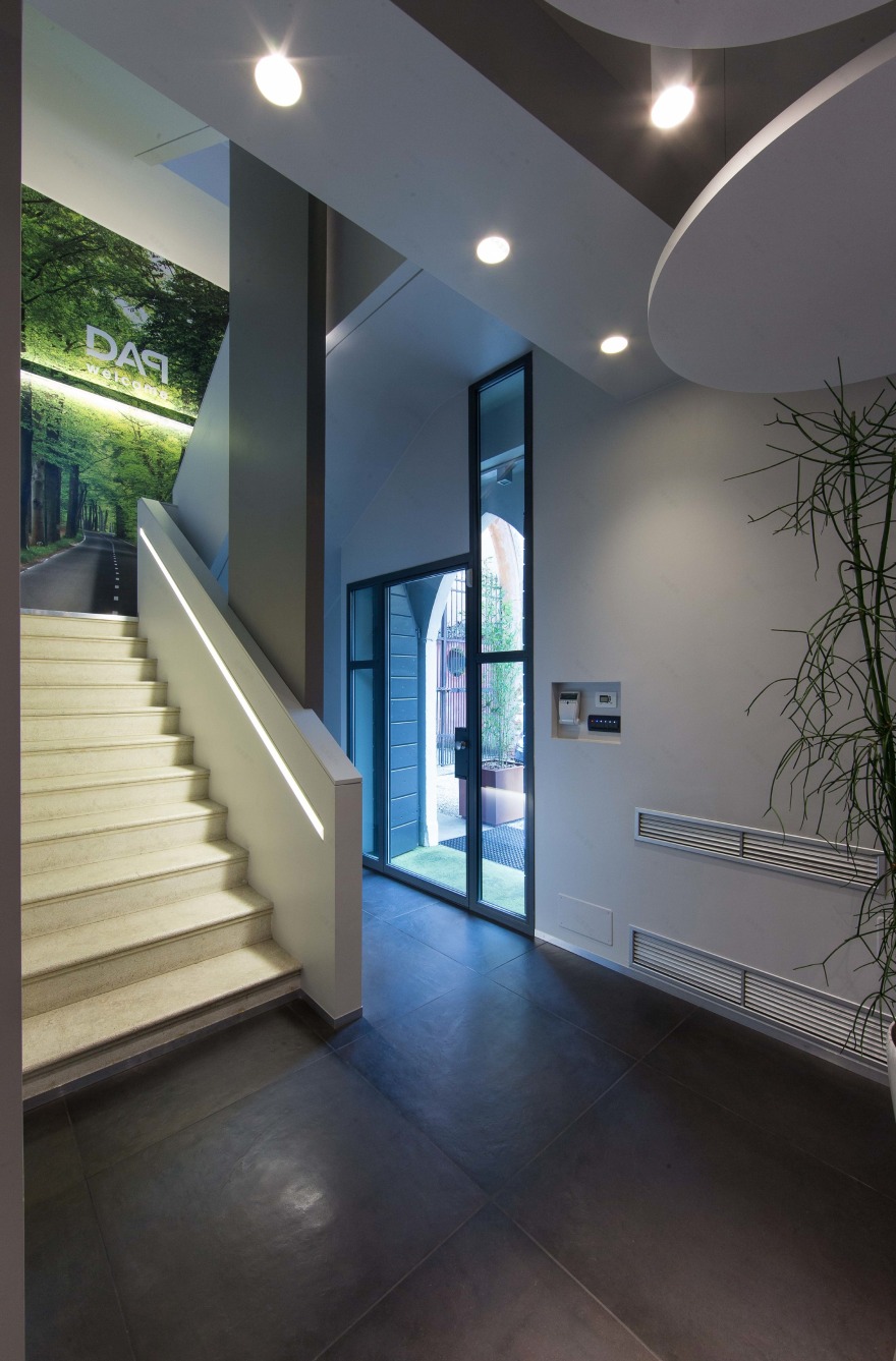 2014 年完成的意大利 90 年代建筑内部翻新设计-2