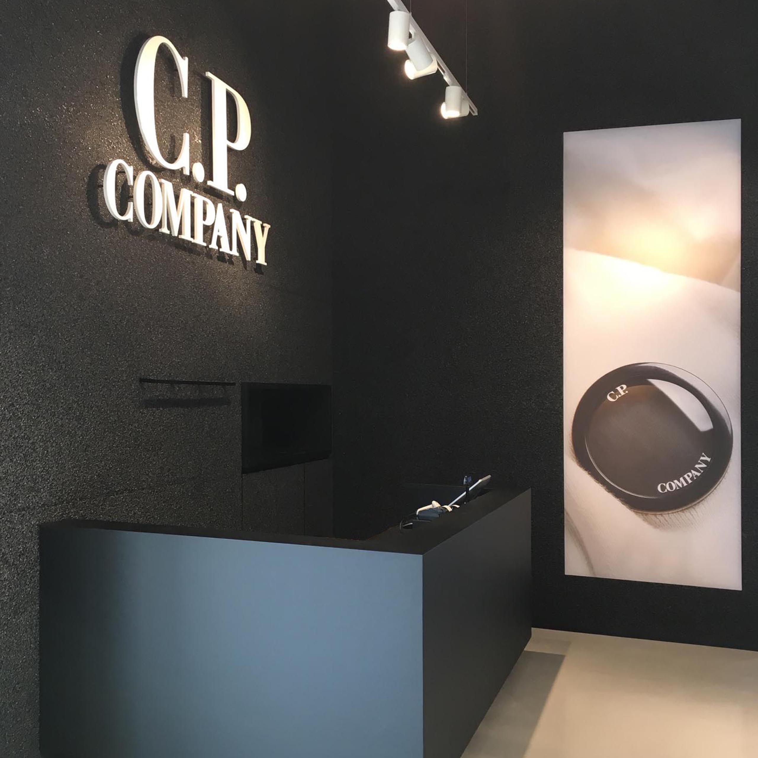 CP Company 工厂店 | 科技工业风展现品牌特色-0