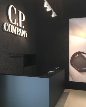 CP Company 工厂店 | 科技工业风展现品牌特色