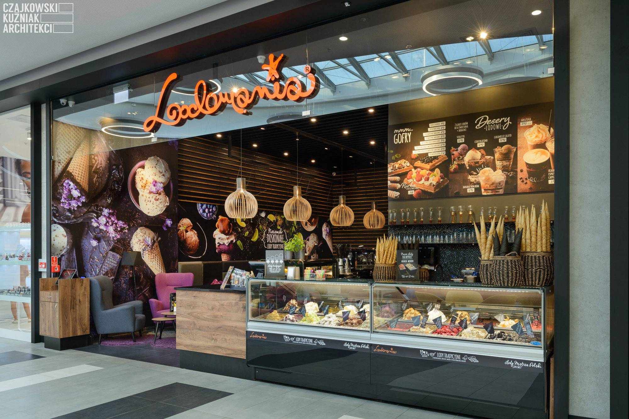 2018 年完成的波兰冰淇淋店 LODOMANIA 室内设计案例-0