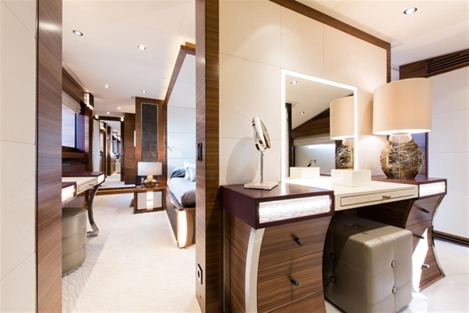 融合传统与创新的 50 米豪华游艇室内设计-11