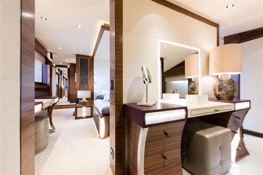 融合传统与创新的 50 米豪华游艇室内设计-11