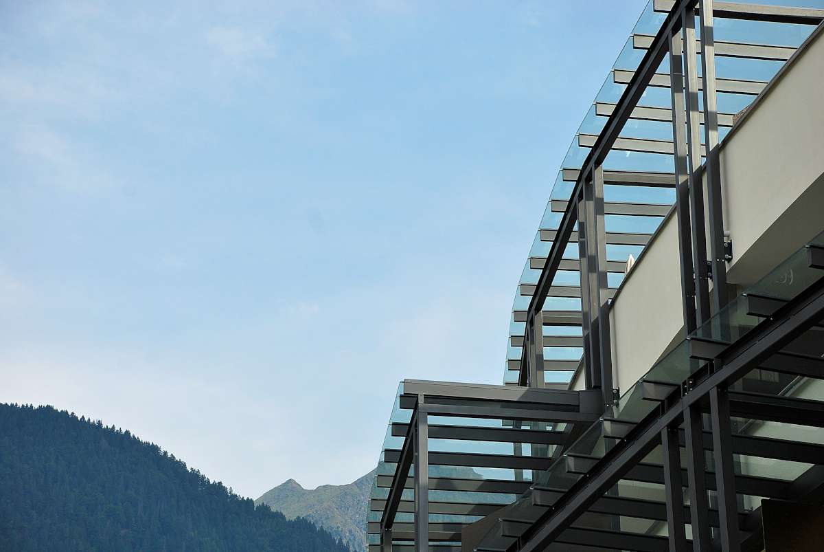 阿尔卑斯山间的五星级酒店改造-9