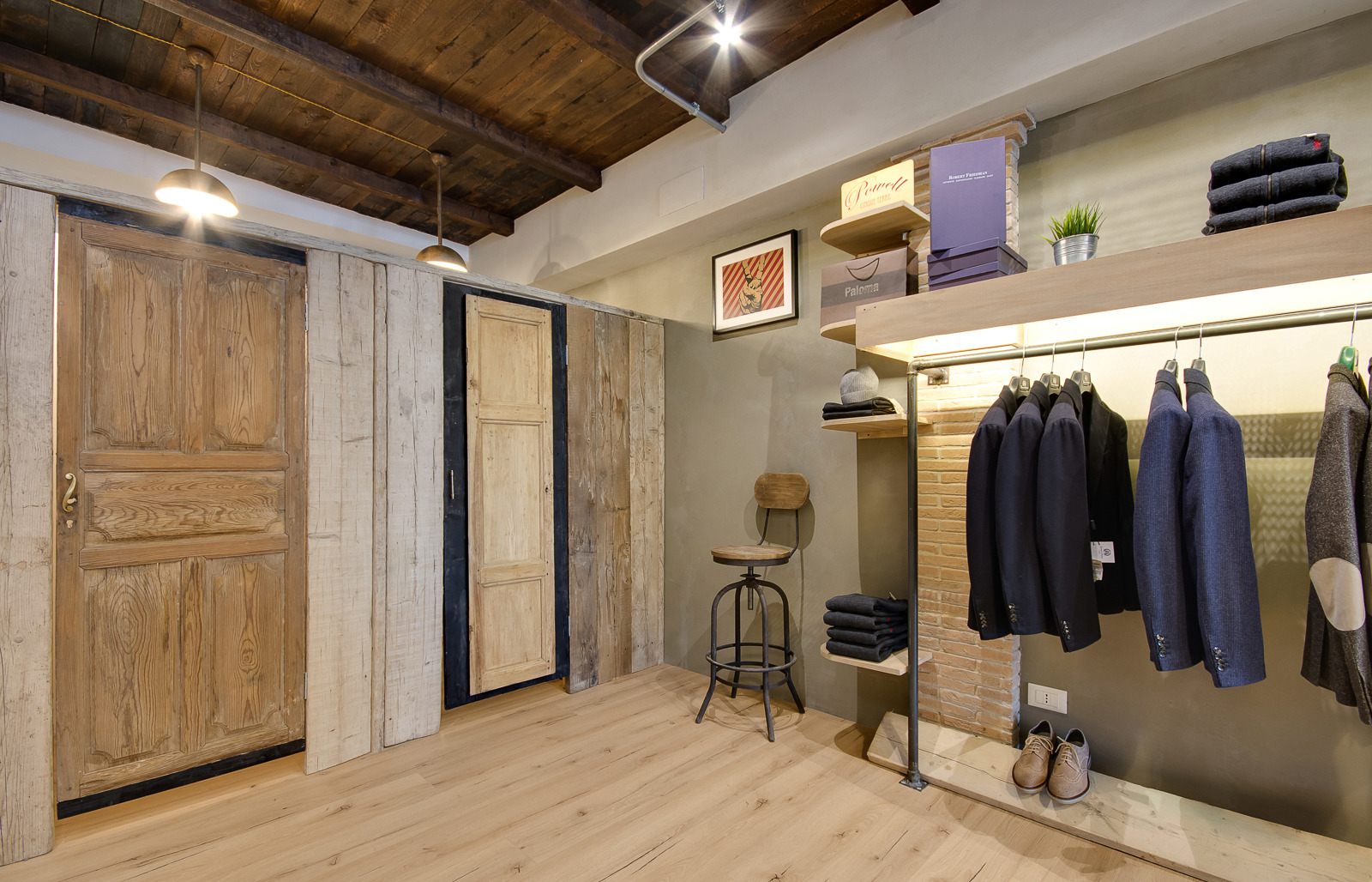 罗马北部绿意盎然的高端服装店-18