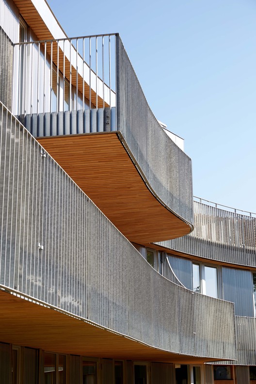 角楼 | 拥抱山丘的现代住宅设计-16