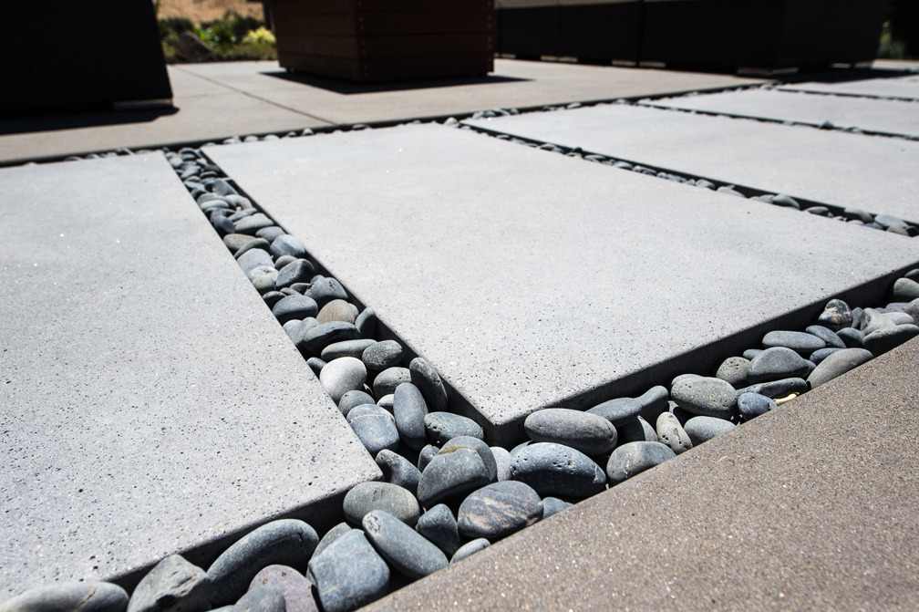 加州 Irvine 现代景观设计 | 混凝土火炉、耐旱植物、ipe 木 deck-2