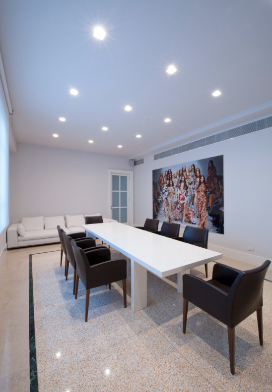 米兰 Blumarine 展厅 | 光之魔法展现精致设计-27