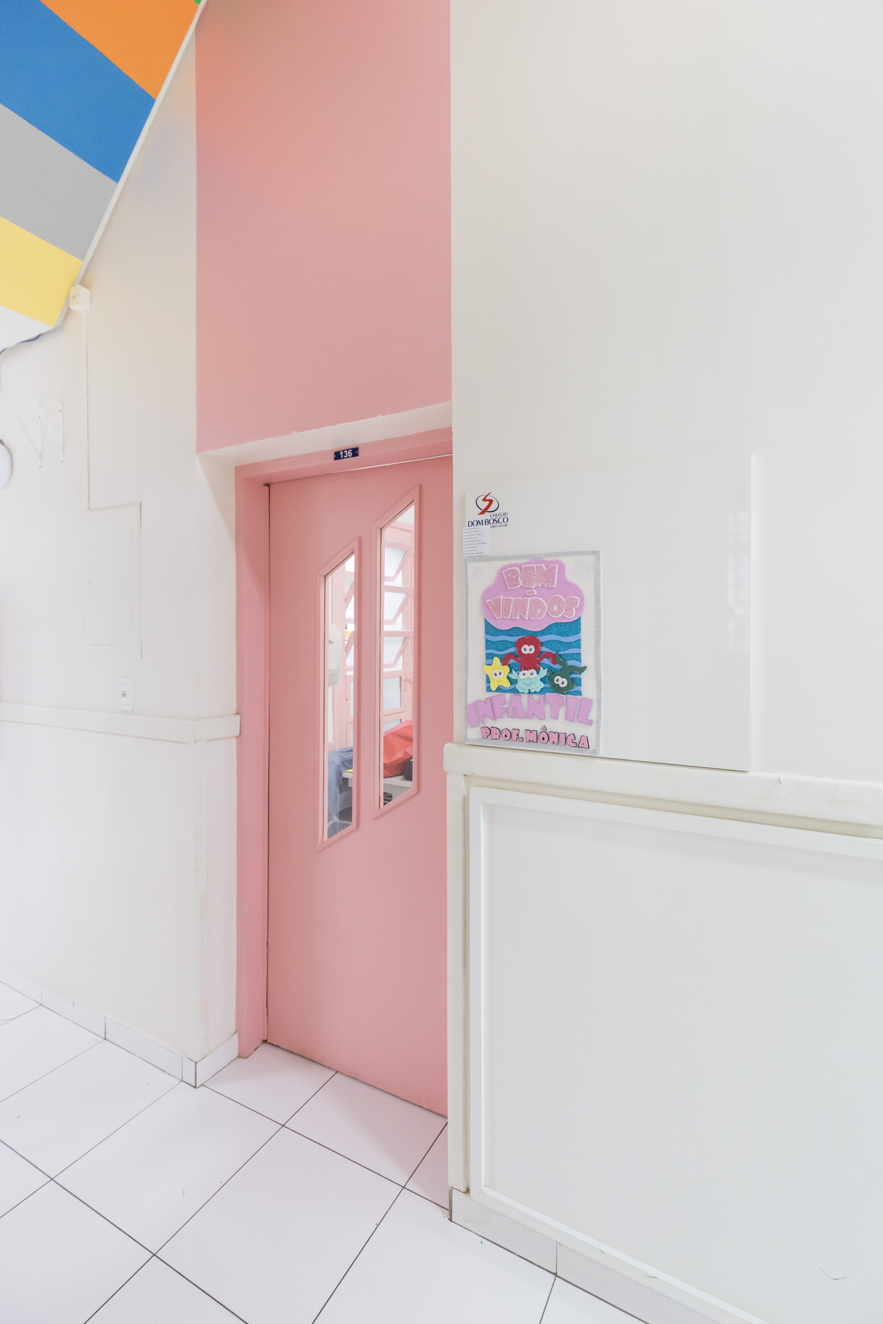 巴西幼儿园色彩斑斓的空间设计-15