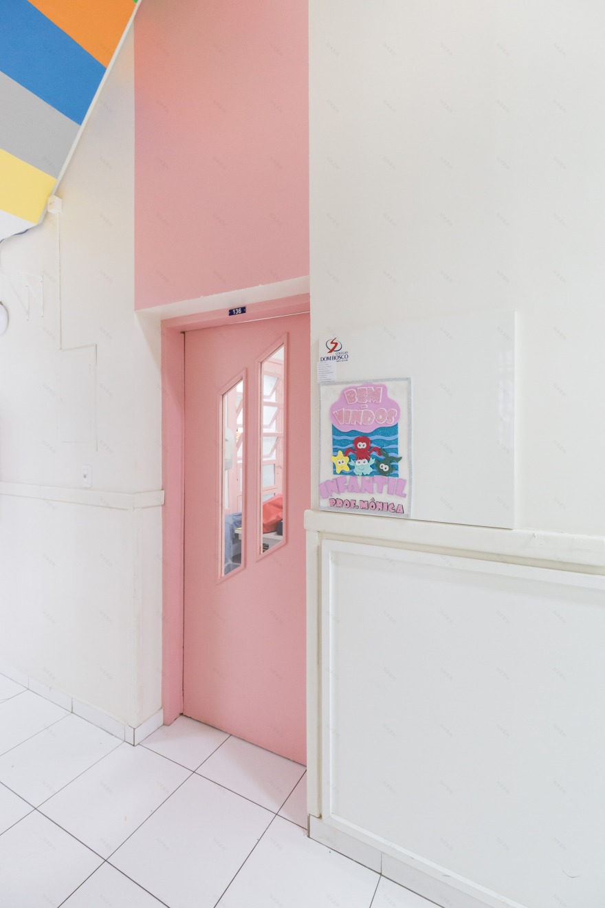 巴西幼儿园色彩斑斓的空间设计-15