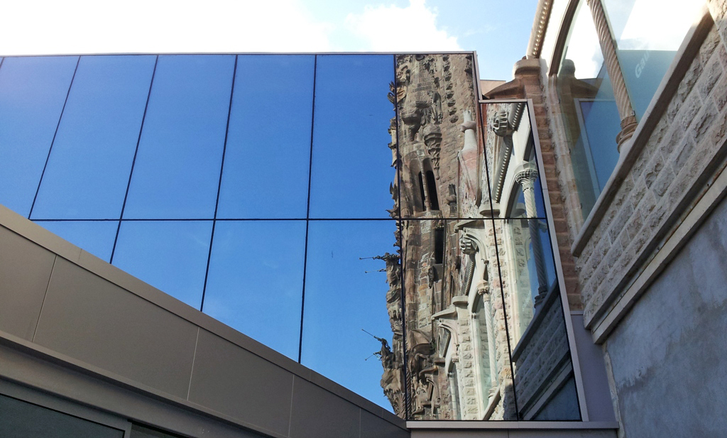 圣家族大教堂临时服务建筑-1