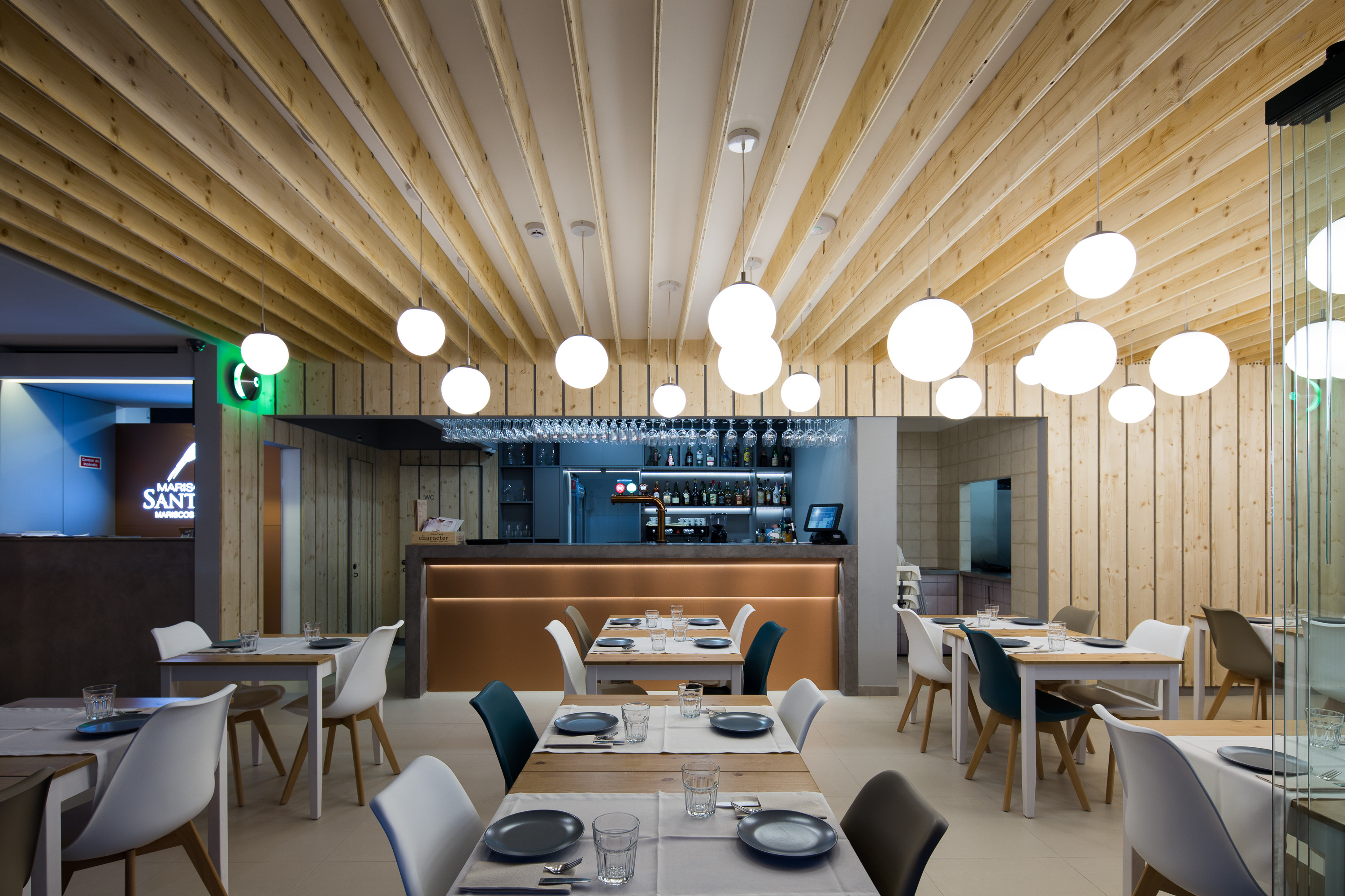 葡萄牙阿尔加维 Quarteira Santiago 餐厅室内设计-0