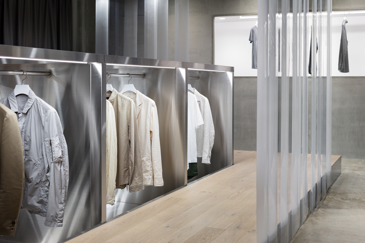 《好学二手》古董服装店 | 玻璃幕墙展示时尚态度-7