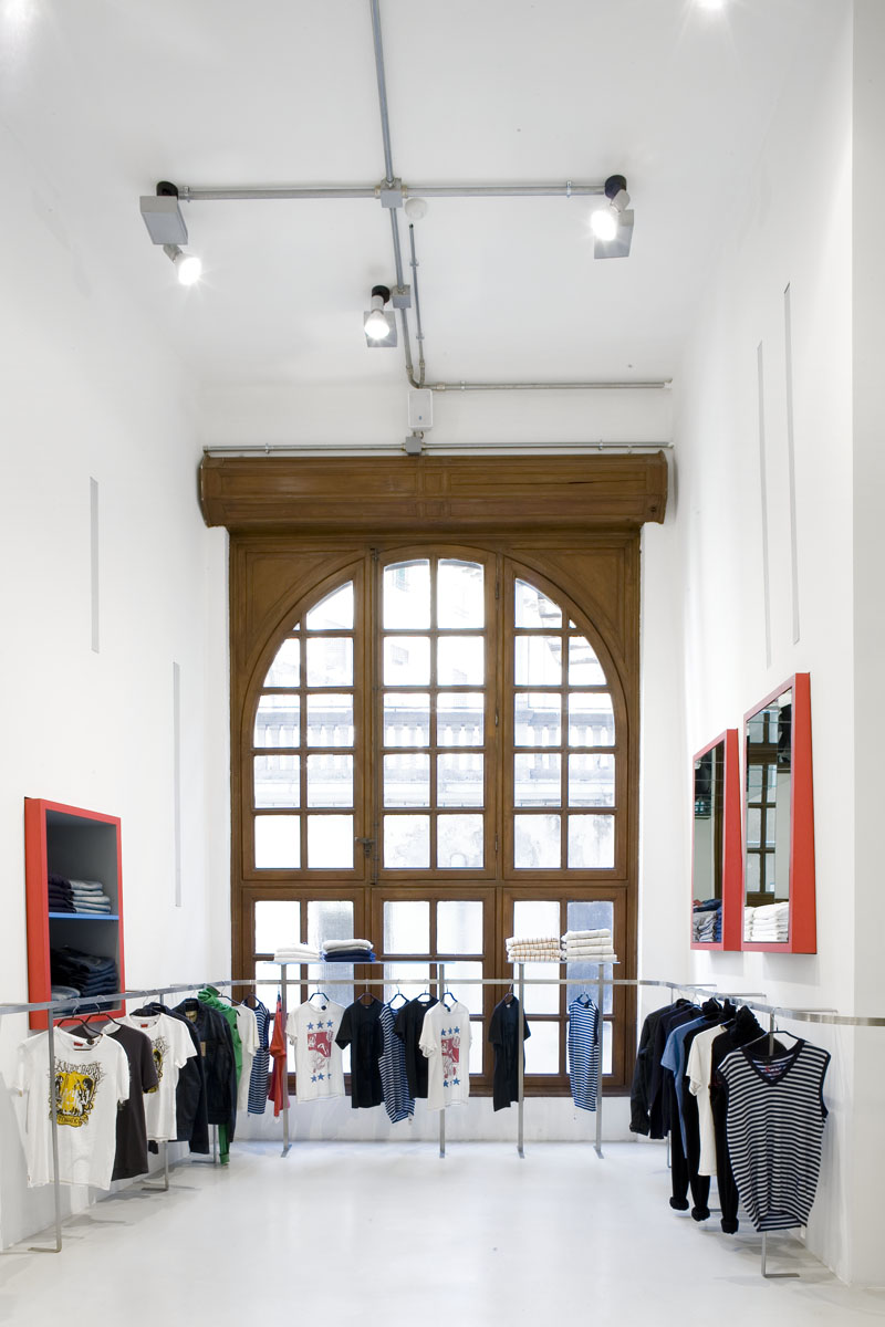 VE-20 时尚店铺，工业风中的历史细节-6