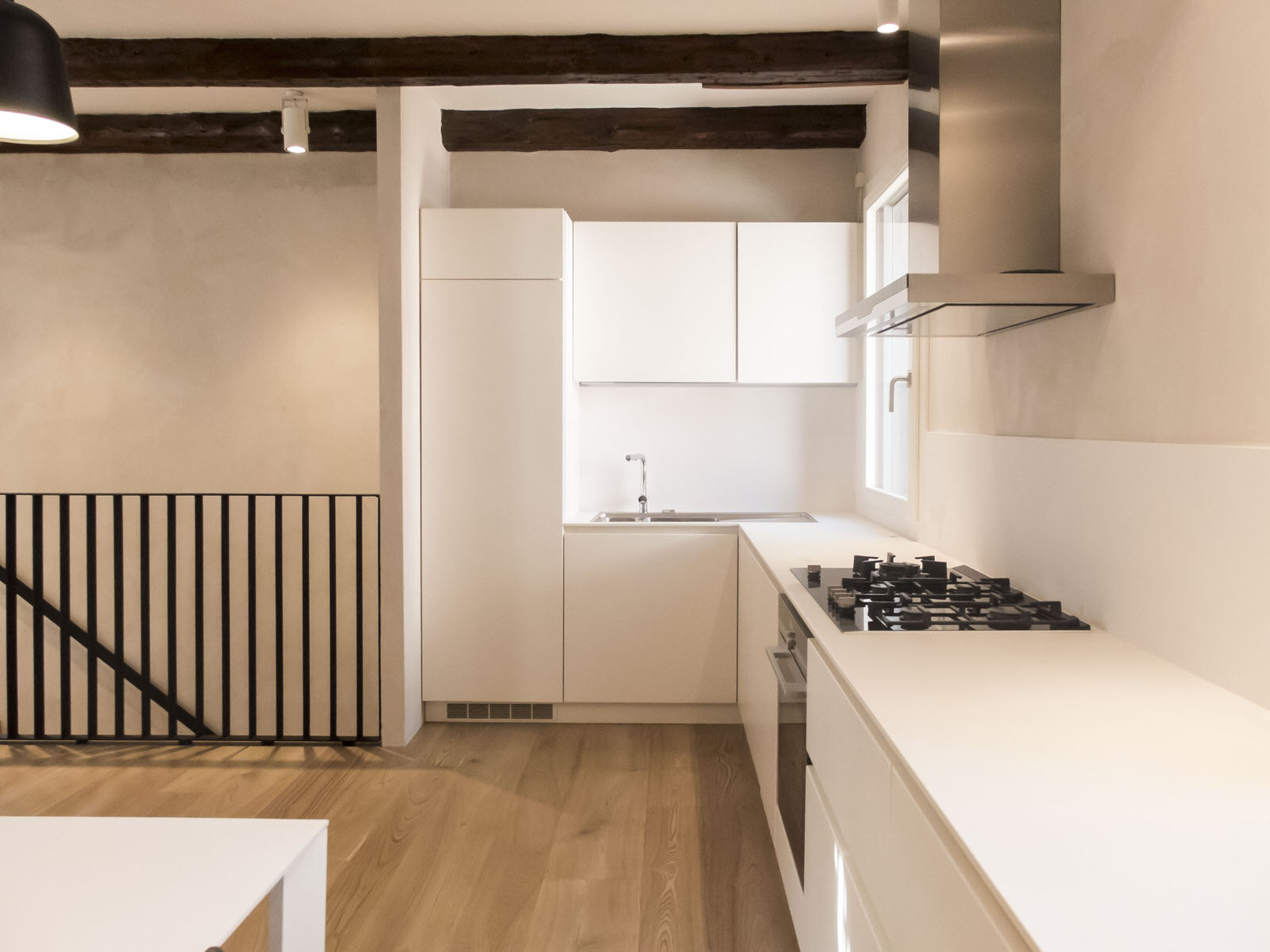 威尼斯垂直公寓 | 自然材料与开放式设计的完美融合-10