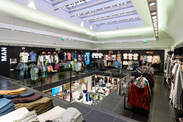 光与空间的和谐奏鸣 | Bershka 门店室内设计-12