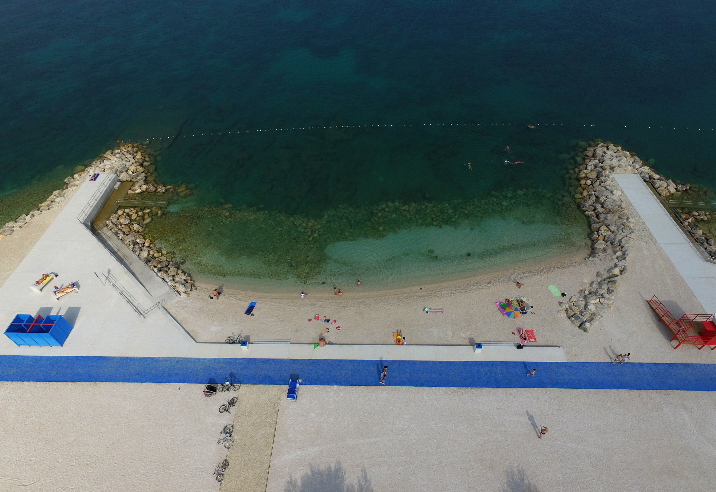 克罗地亚前海军机场改建水上乐园-1