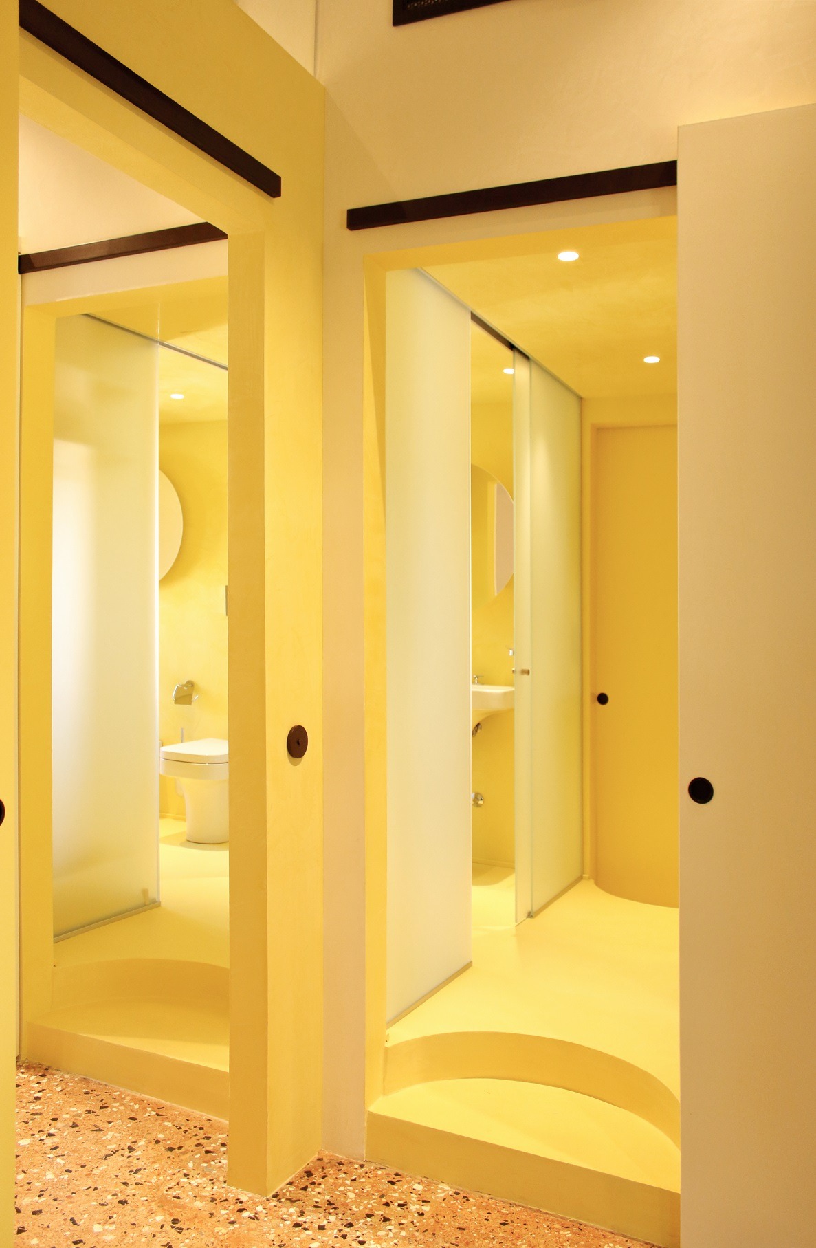 威尼斯运河旁独具匠心的公寓设计-5