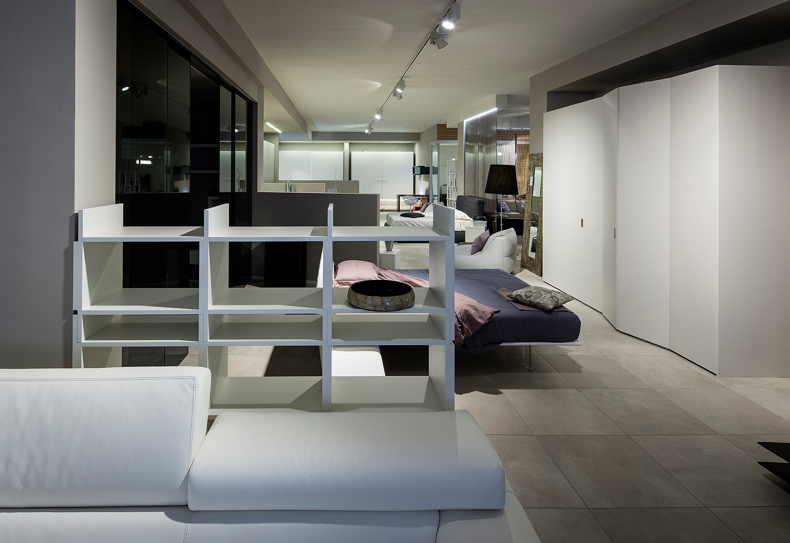 2013 年意大利家具展厅室内设计案例-11