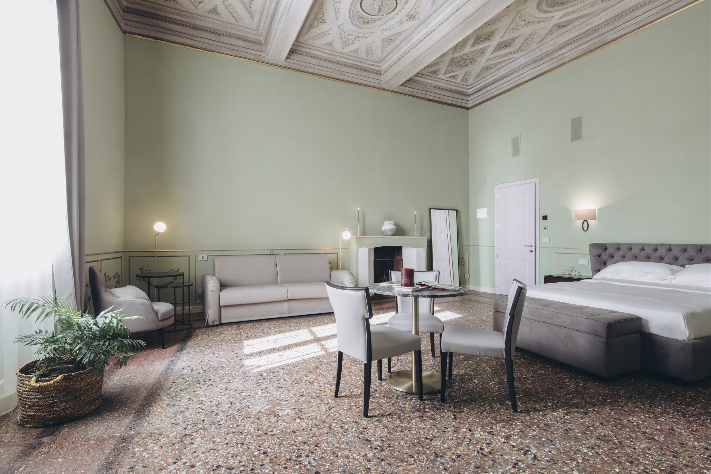 意大利博洛尼亚百年建筑的奢华套房新生-45