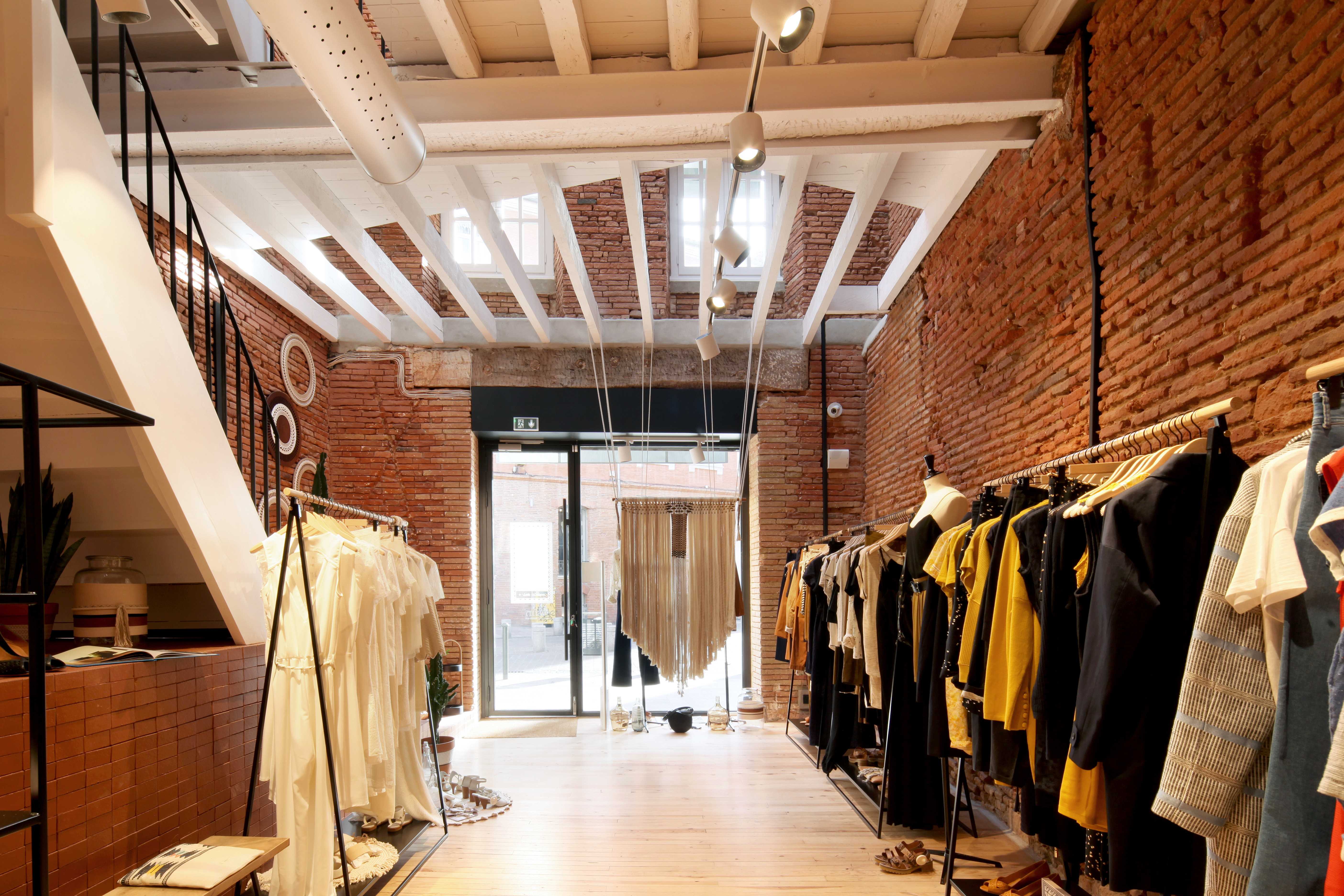 苏孙品牌店 | 四层空间无隔墙,历史建筑里的现代商业之美-7