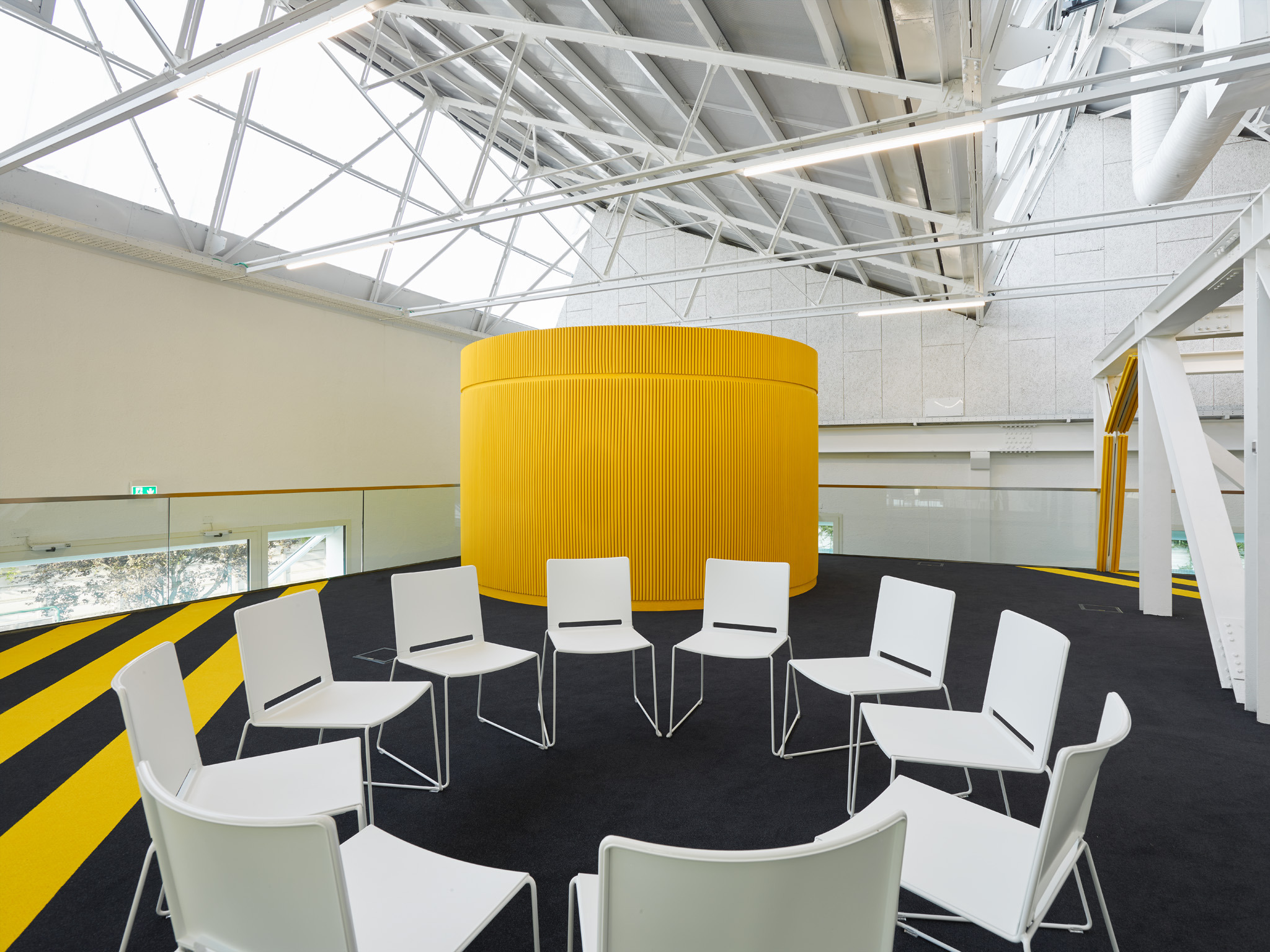 "Multi"椅点亮 Golinelli 文化中心-31