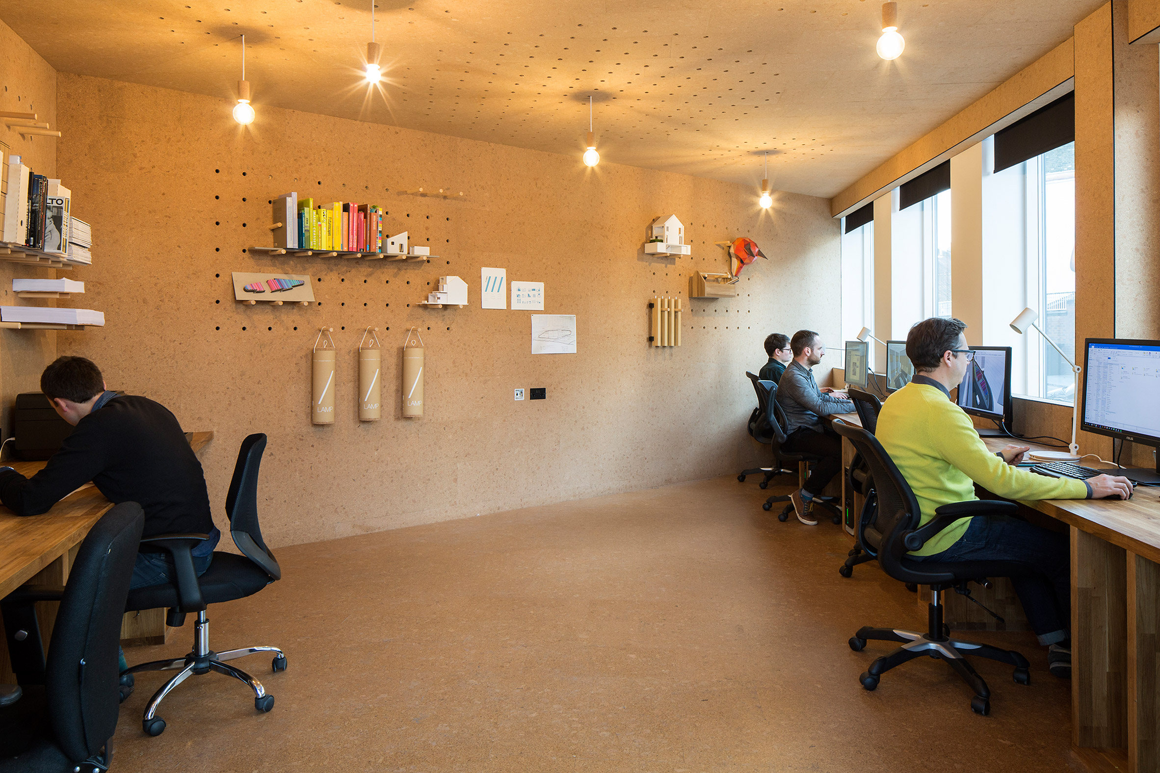 伦敦建筑工作室打造软木吊舱空间 灵活多变创意无限-8