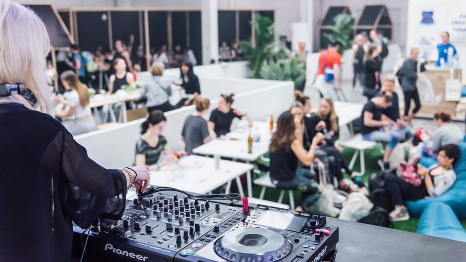 平衡节 · 2017 年英国最大健康生活展的室内设计-0