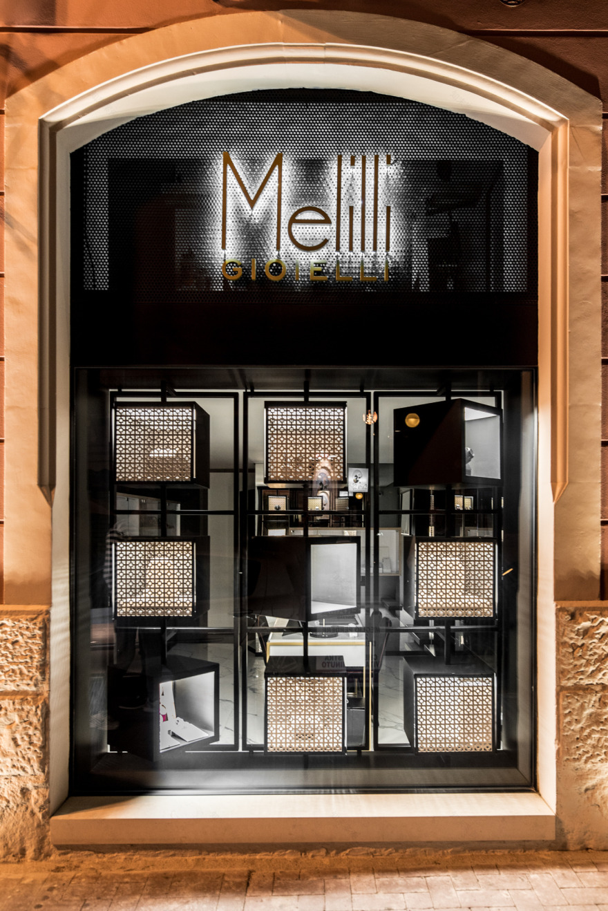 古韵新生 | Comiso 历史建筑中的珠宝店设计-11