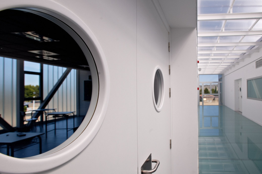 英国阿兰中学教学楼 · 创新型室内设计-15