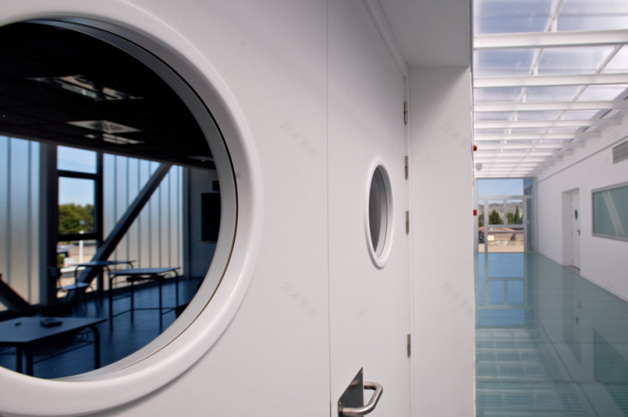 英国阿兰中学教学楼 · 创新型室内设计-15