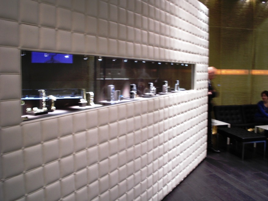 瑞贝卡巴塞罗那展位设计 | 摩登与优雅的完美结合-5